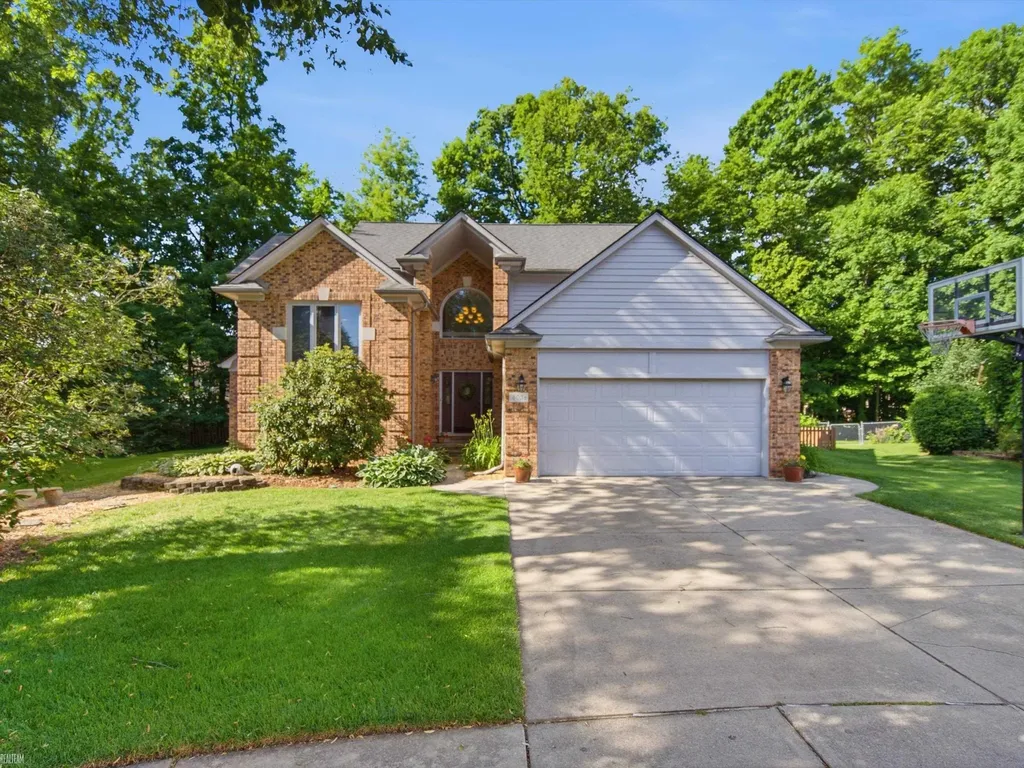 18036 N Lauren Drive Clinton Charter Township MI 48038