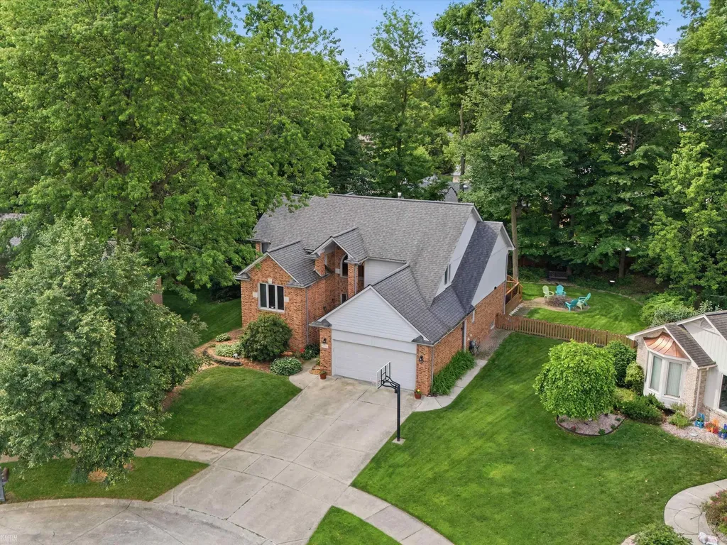 18036 N Lauren Drive Clinton Charter Township MI 48038