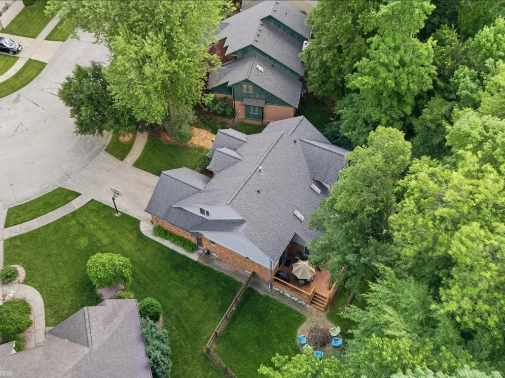 18036 N Lauren Drive Clinton Charter Township MI 48038