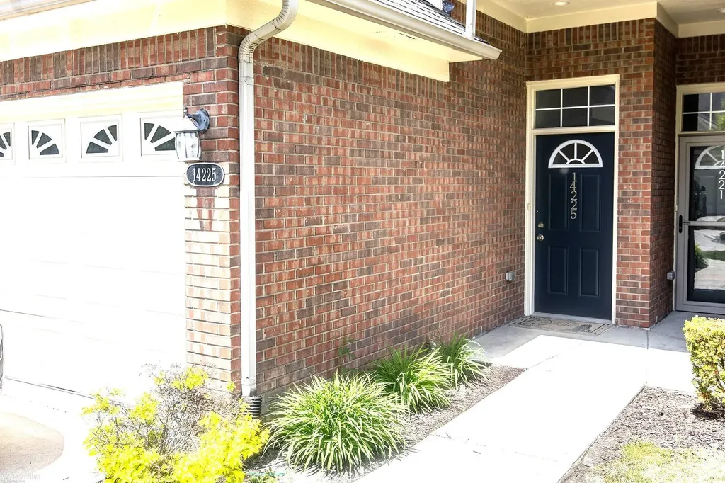 14225 Shadywood Drive Sterling Heights City MI 48312