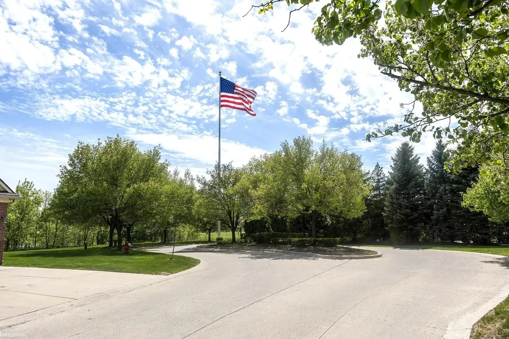 14225 Shadywood Drive Sterling Heights City MI 48312