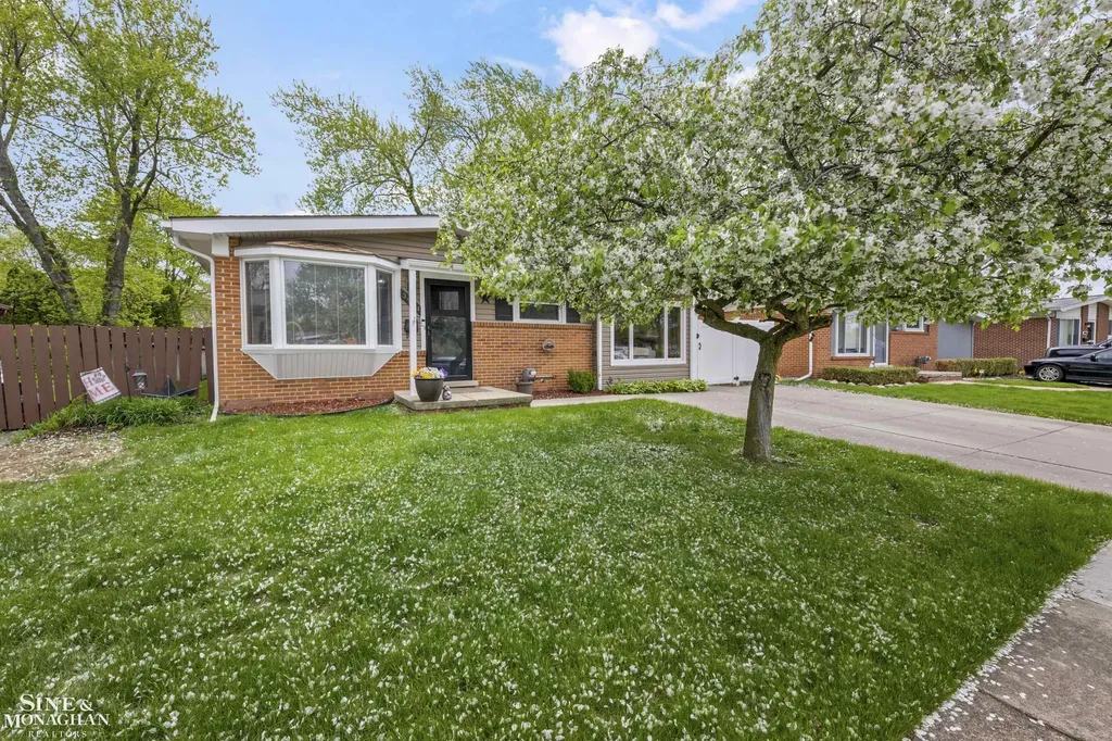 3914 Edgeland Avenue Royal Oak City MI 48073