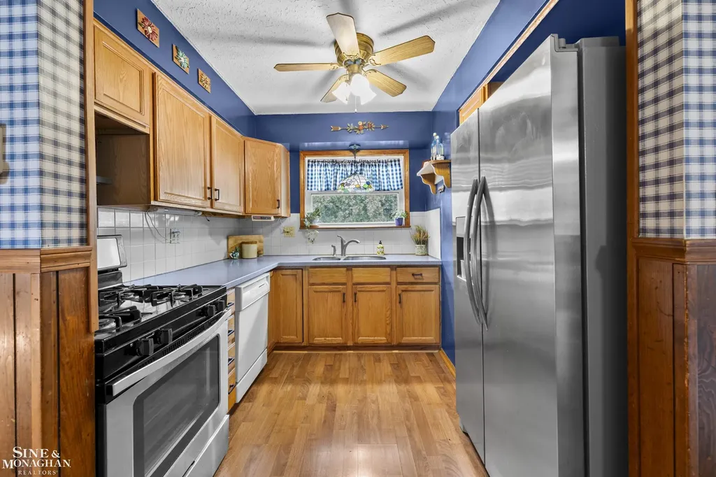 3914 Edgeland Avenue Royal Oak City MI 48073