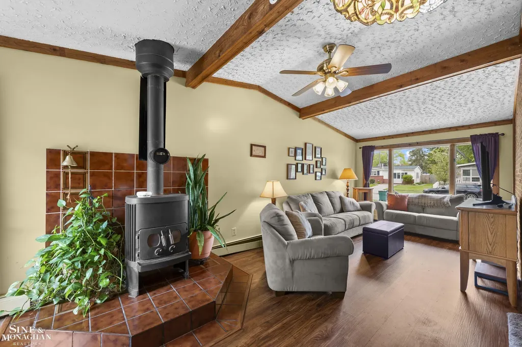 3914 Edgeland Avenue Royal Oak City MI 48073
