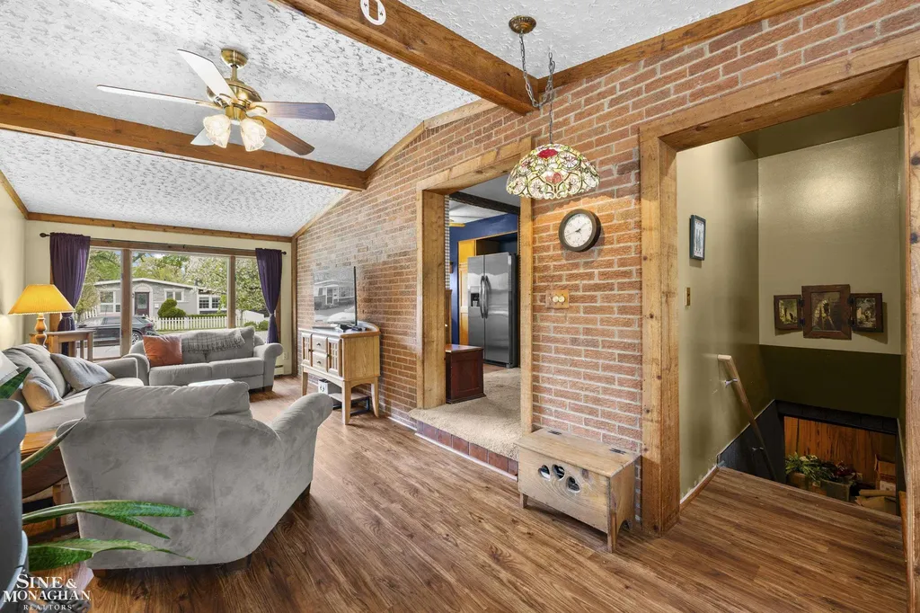 3914 Edgeland Avenue Royal Oak City MI 48073