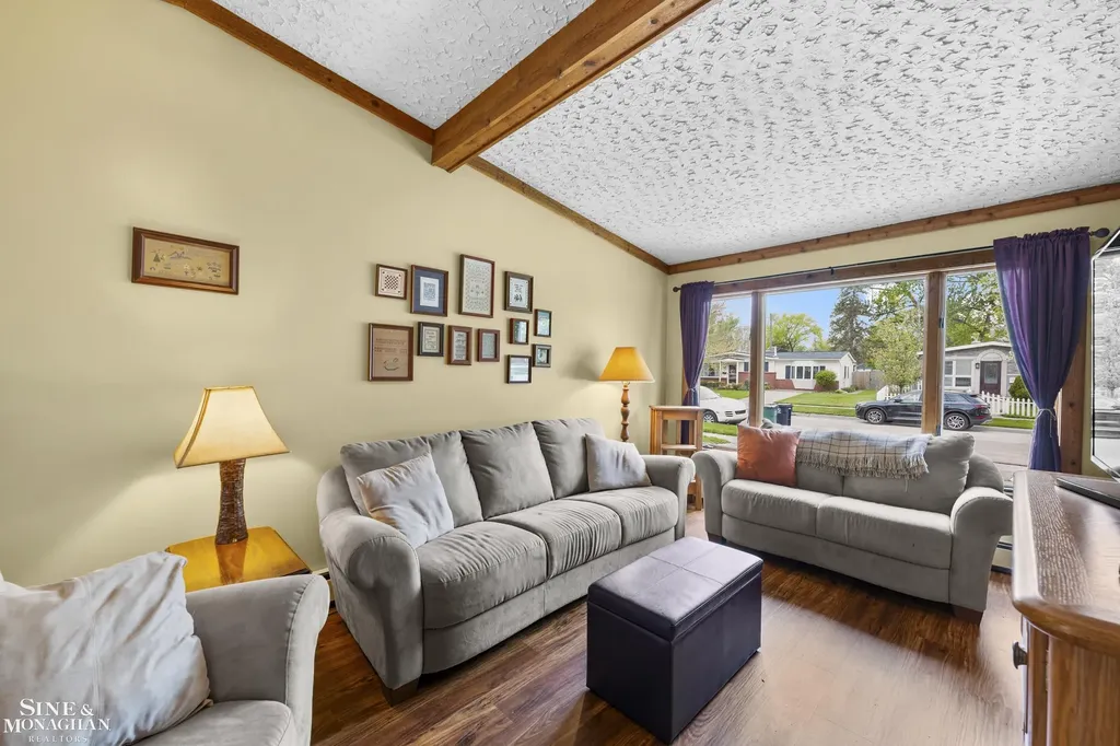 3914 Edgeland Avenue Royal Oak City MI 48073