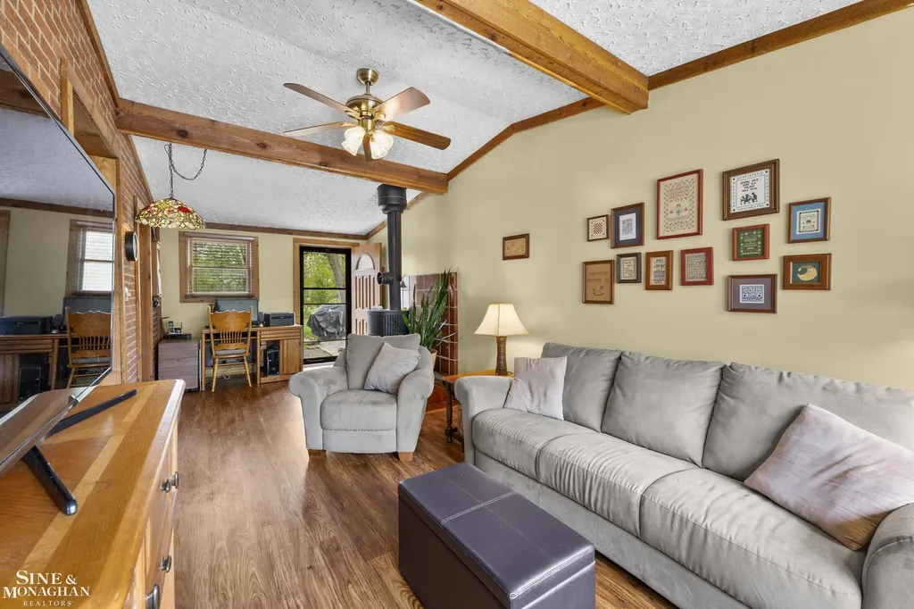 3914 Edgeland Avenue Royal Oak City MI 48073