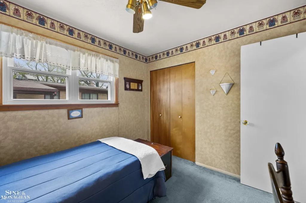 3914 Edgeland Avenue Royal Oak City MI 48073