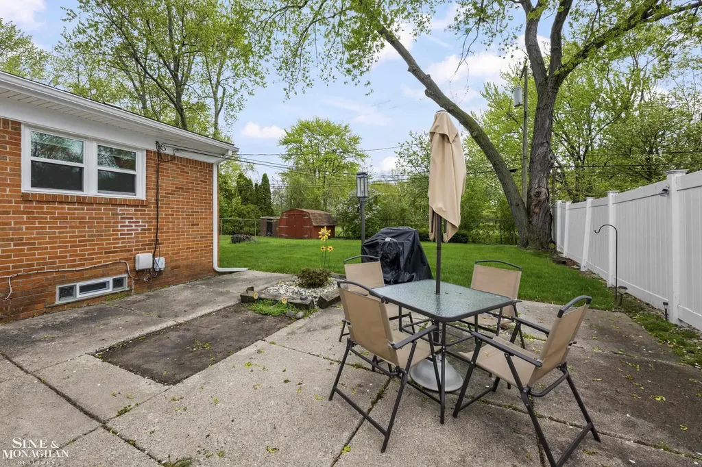 3914 Edgeland Avenue Royal Oak City MI 48073