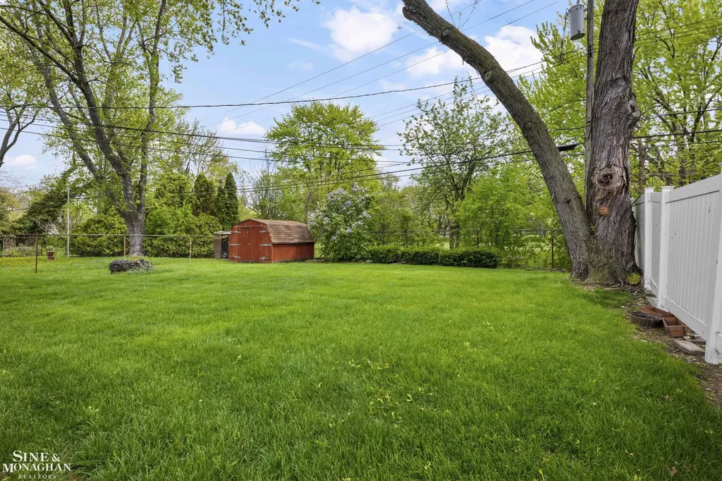 3914 Edgeland Avenue Royal Oak City MI 48073