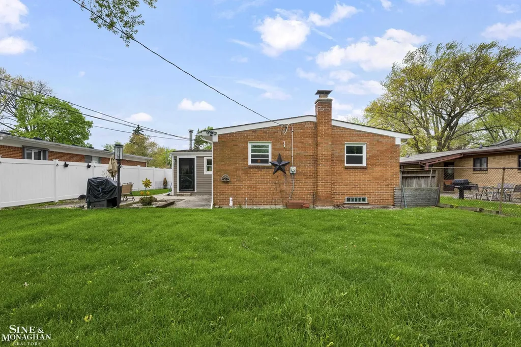 3914 Edgeland Avenue Royal Oak City MI 48073