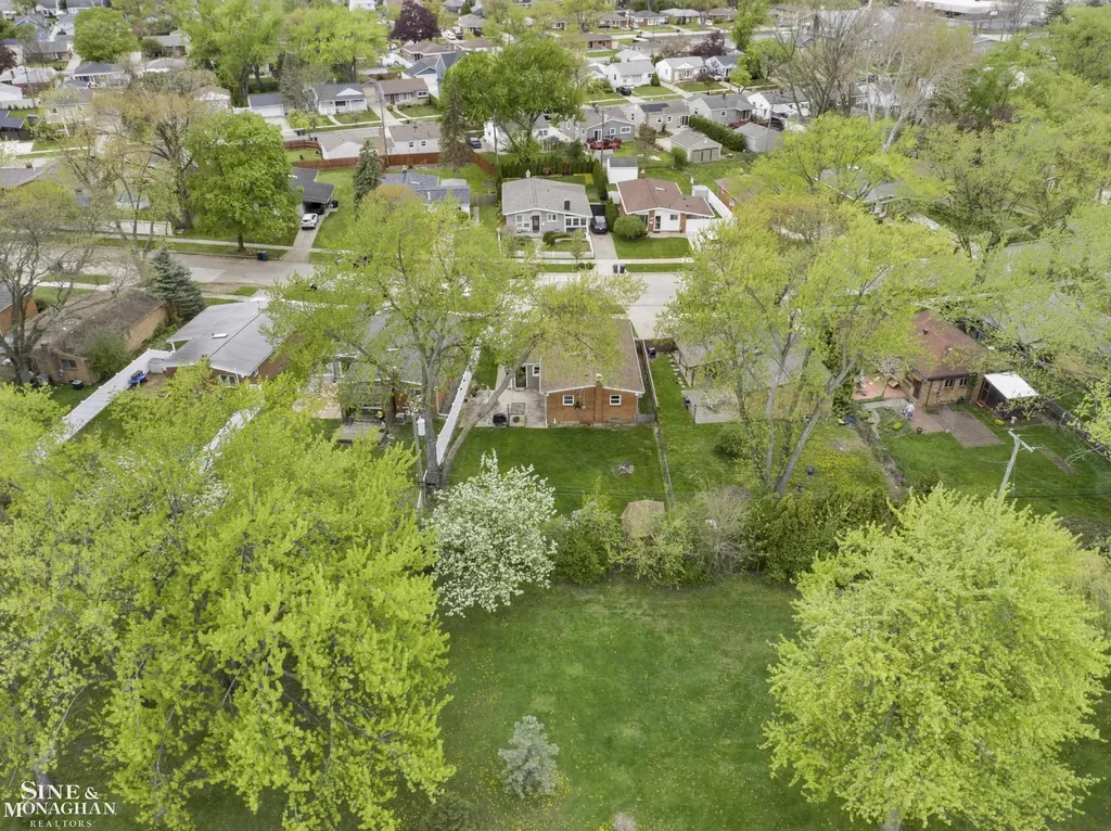 3914 Edgeland Avenue Royal Oak City MI 48073