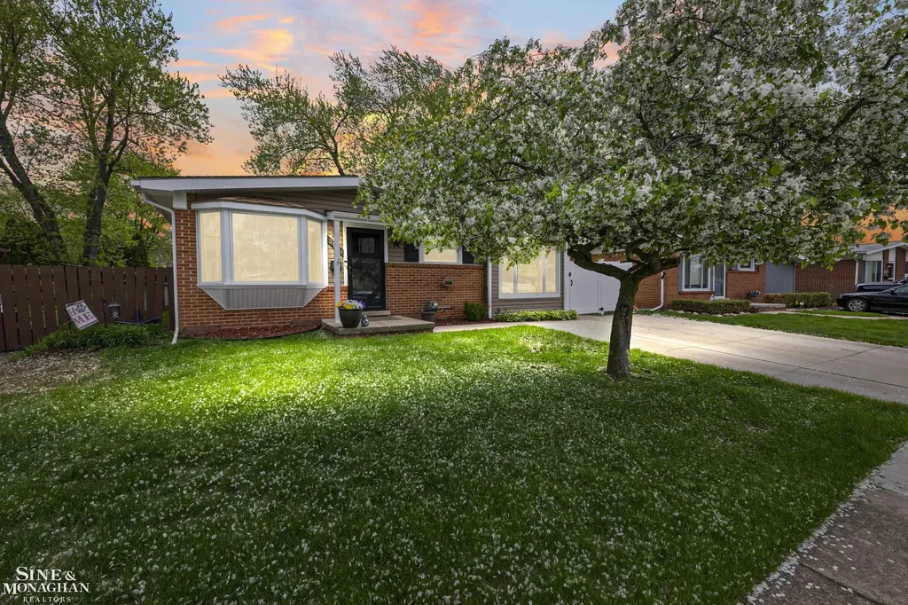 3914 Edgeland Avenue Royal Oak City MI 48073