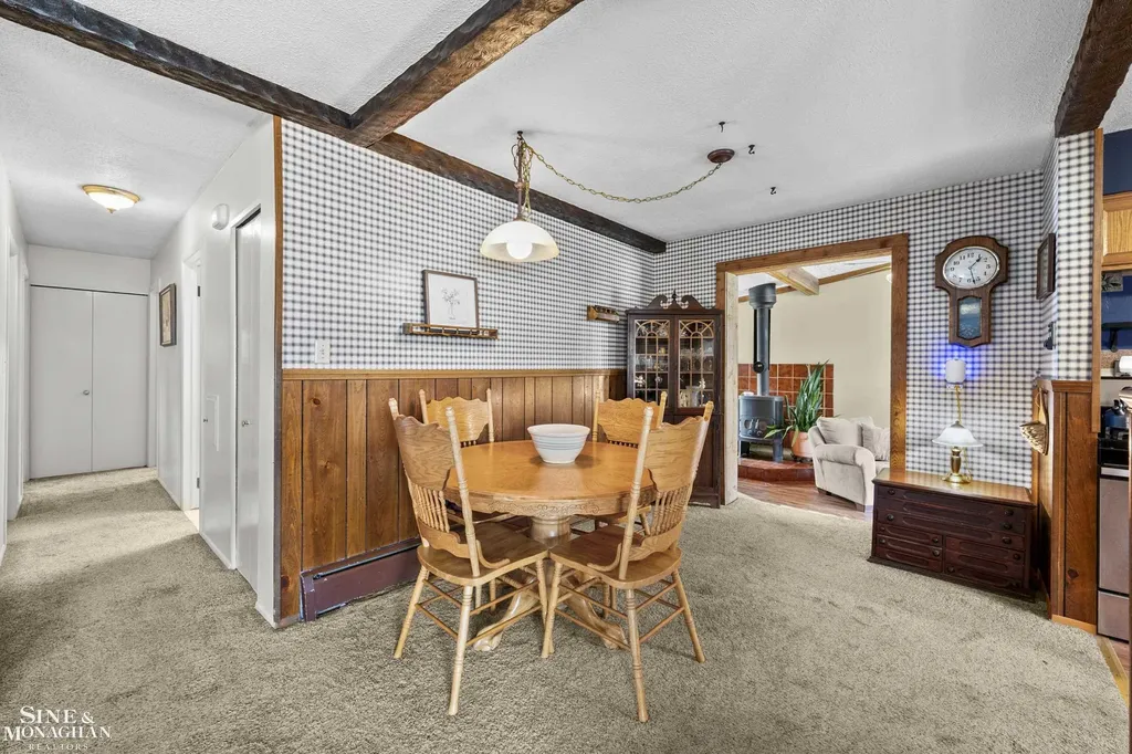 3914 Edgeland Avenue Royal Oak City MI 48073