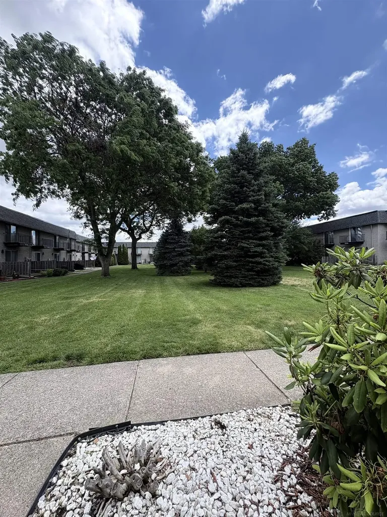 4384 15 Mile Road Sterling Heights City MI 48310