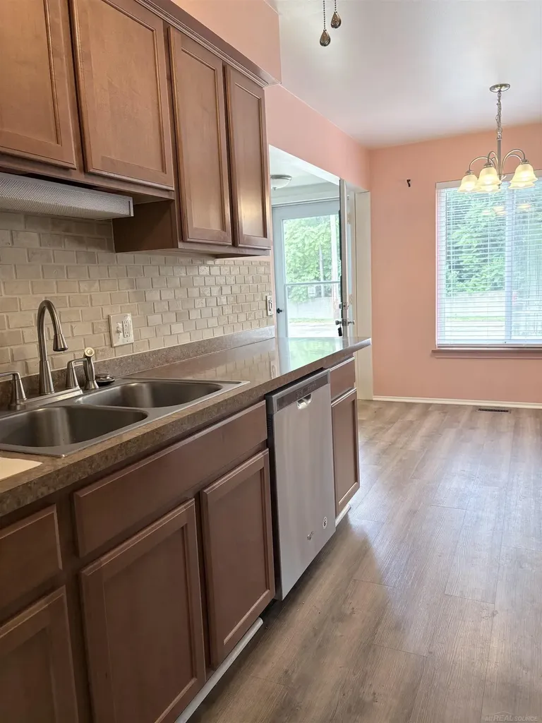 4384 15 Mile Road Sterling Heights City MI 48310