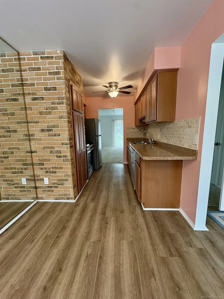 4384 15 Mile Road Sterling Heights City MI 48310