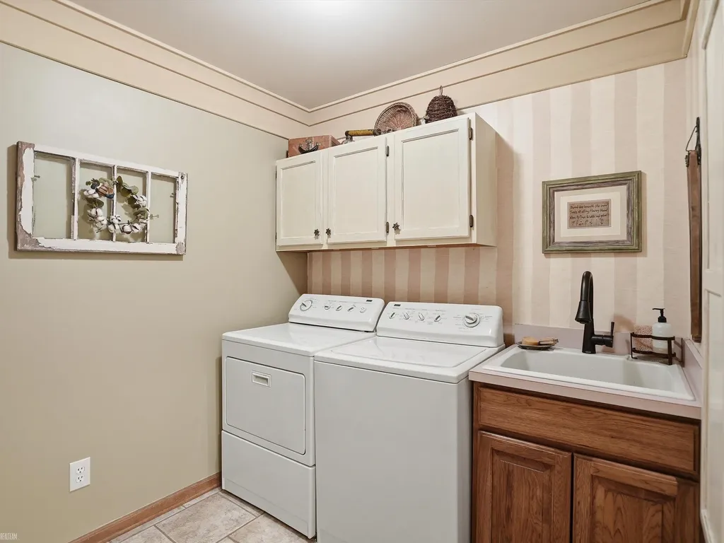 42199 Kyle Drive Clinton Charter Township MI 48038