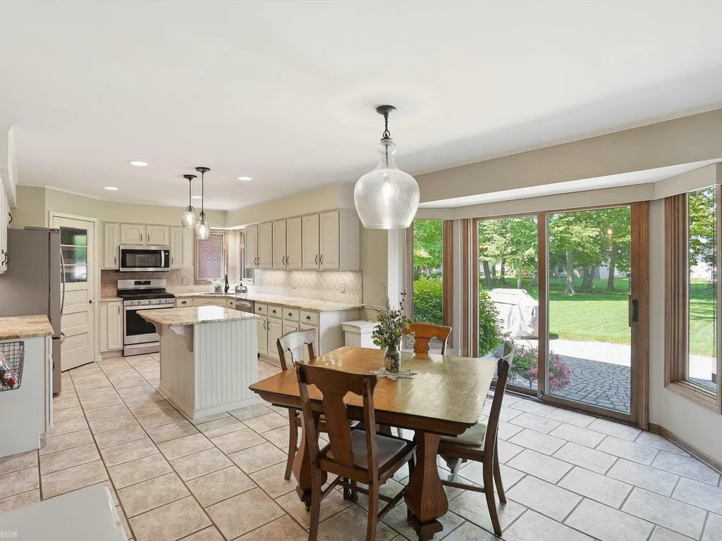 42199 Kyle Drive Clinton Charter Township MI 48038
