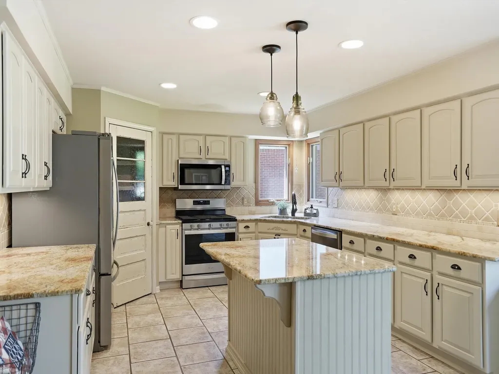 42199 Kyle Drive Clinton Charter Township MI 48038