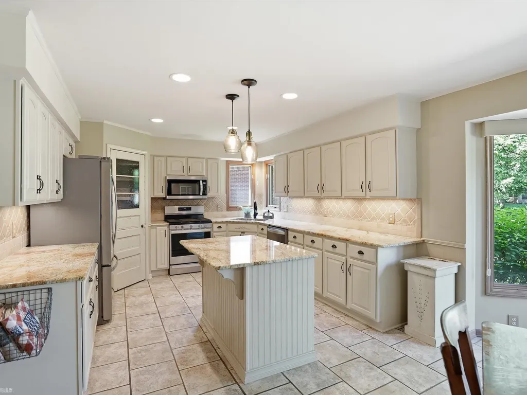 42199 Kyle Drive Clinton Charter Township MI 48038