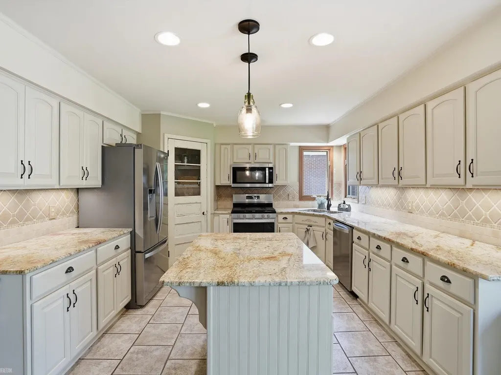 42199 Kyle Drive Clinton Charter Township MI 48038