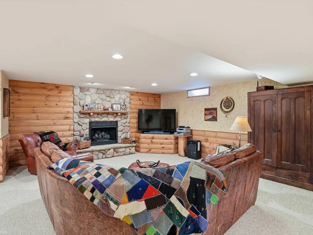 42199 Kyle Drive Clinton Charter Township MI 48038