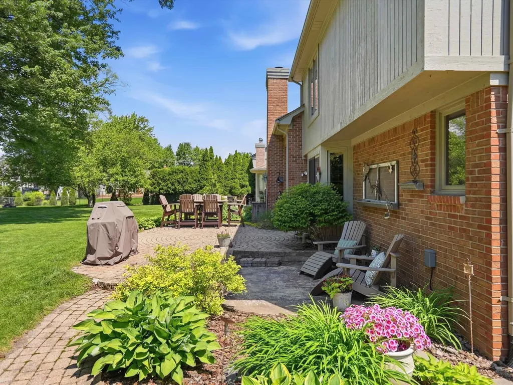 42199 Kyle Drive Clinton Charter Township MI 48038
