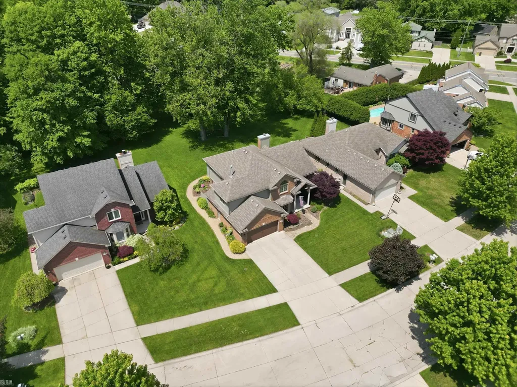 42199 Kyle Drive Clinton Charter Township MI 48038