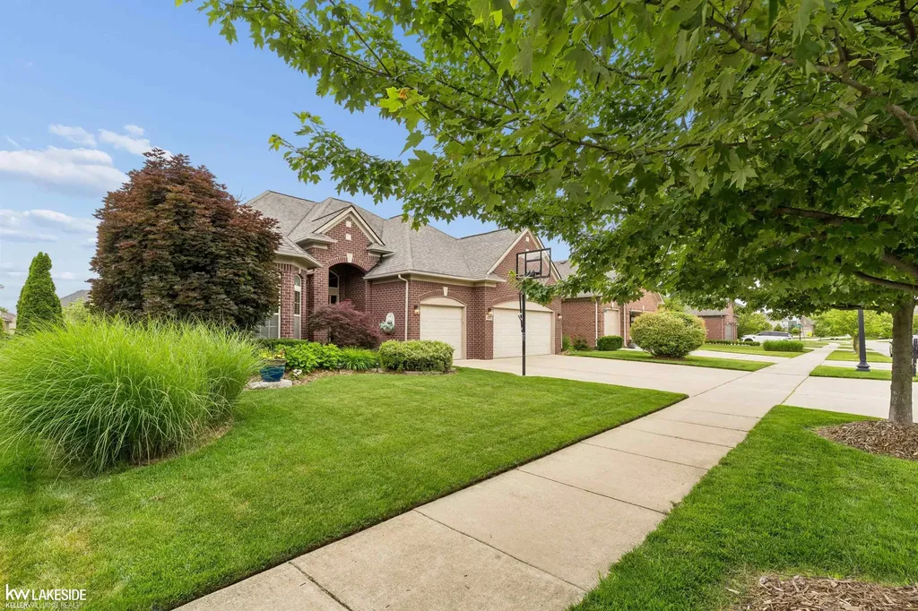 18202 Tiger Drive Macomb Township MI 48042