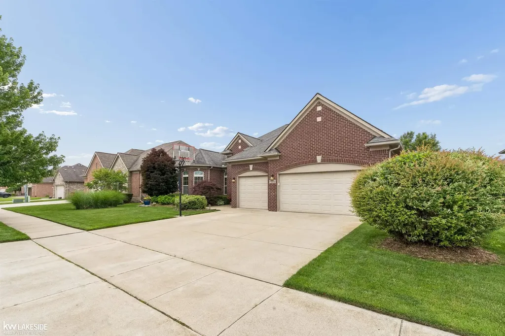 18202 Tiger Drive Macomb Township MI 48042