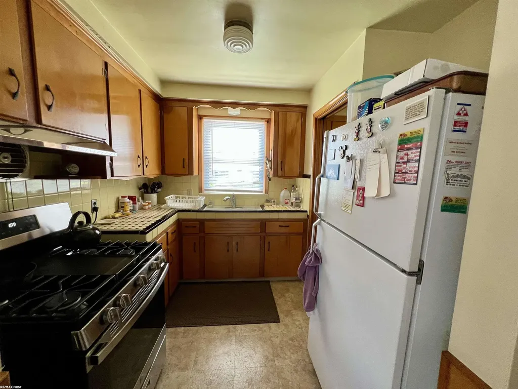 16624 Bettmar Street Roseville City MI 48066