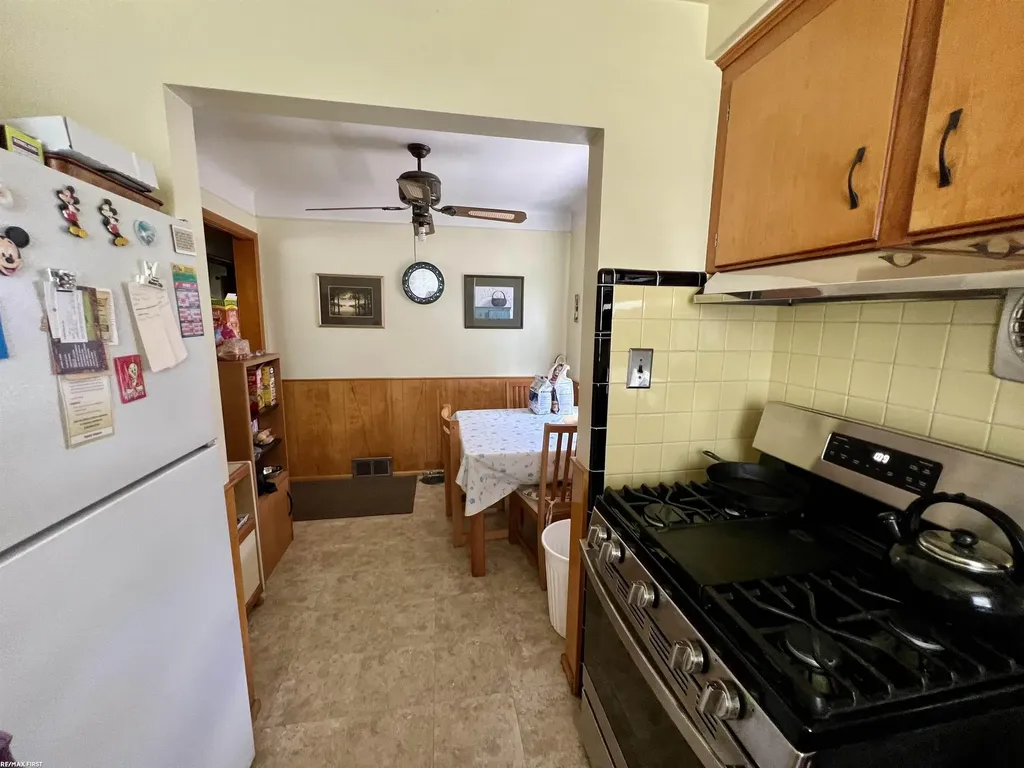 16624 Bettmar Street Roseville City MI 48066