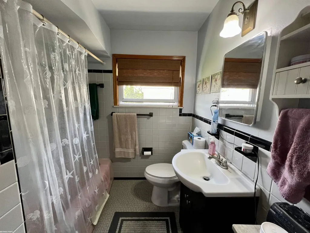 16624 Bettmar Street Roseville City MI 48066