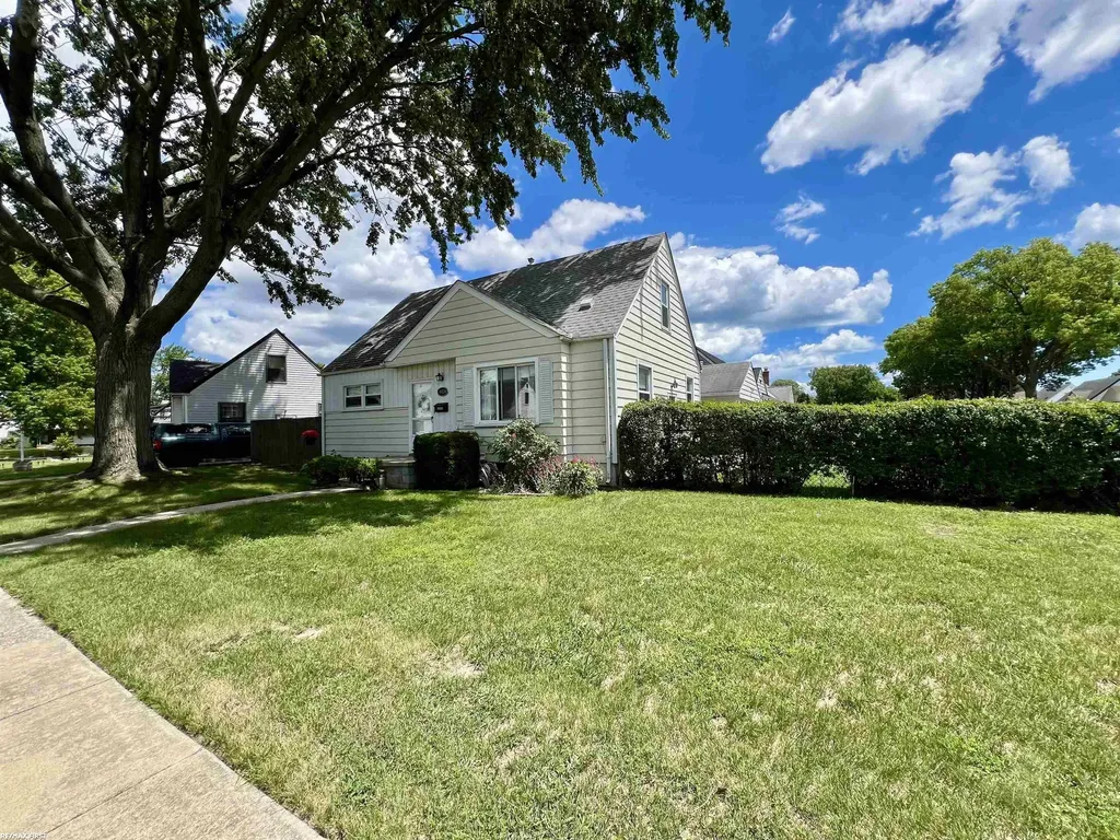 16624 Bettmar Street Roseville City MI 48066