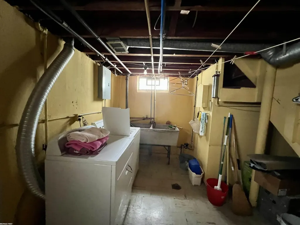 16624 Bettmar Street Roseville City MI 48066