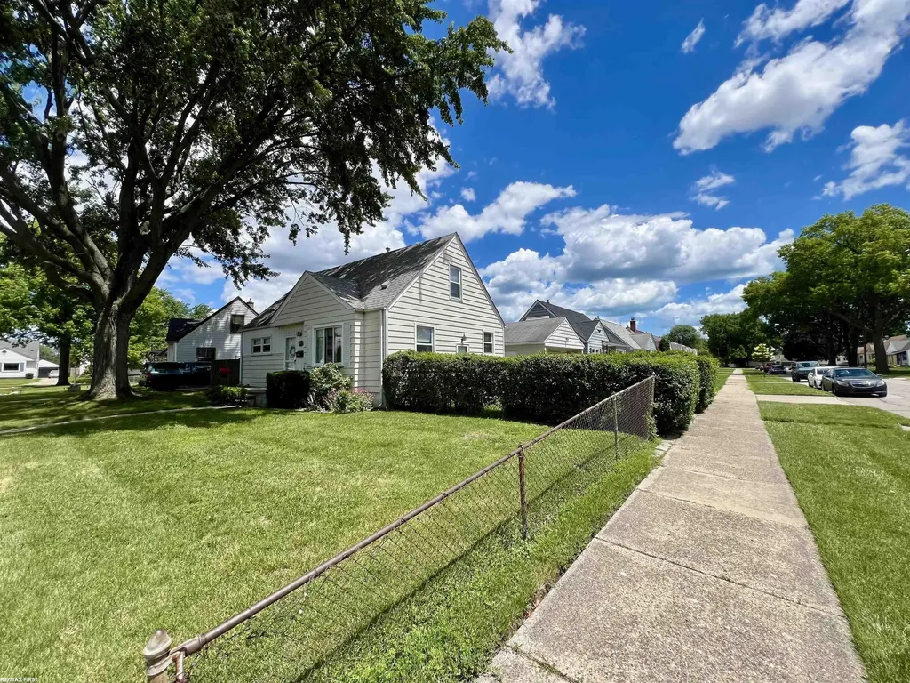 16624 Bettmar Street Roseville City MI 48066