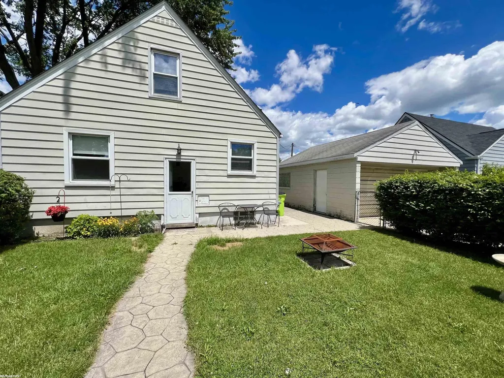 16624 Bettmar Street Roseville City MI 48066