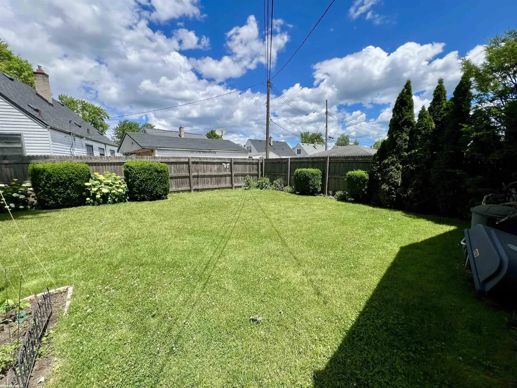 16624 Bettmar Street Roseville City MI 48066