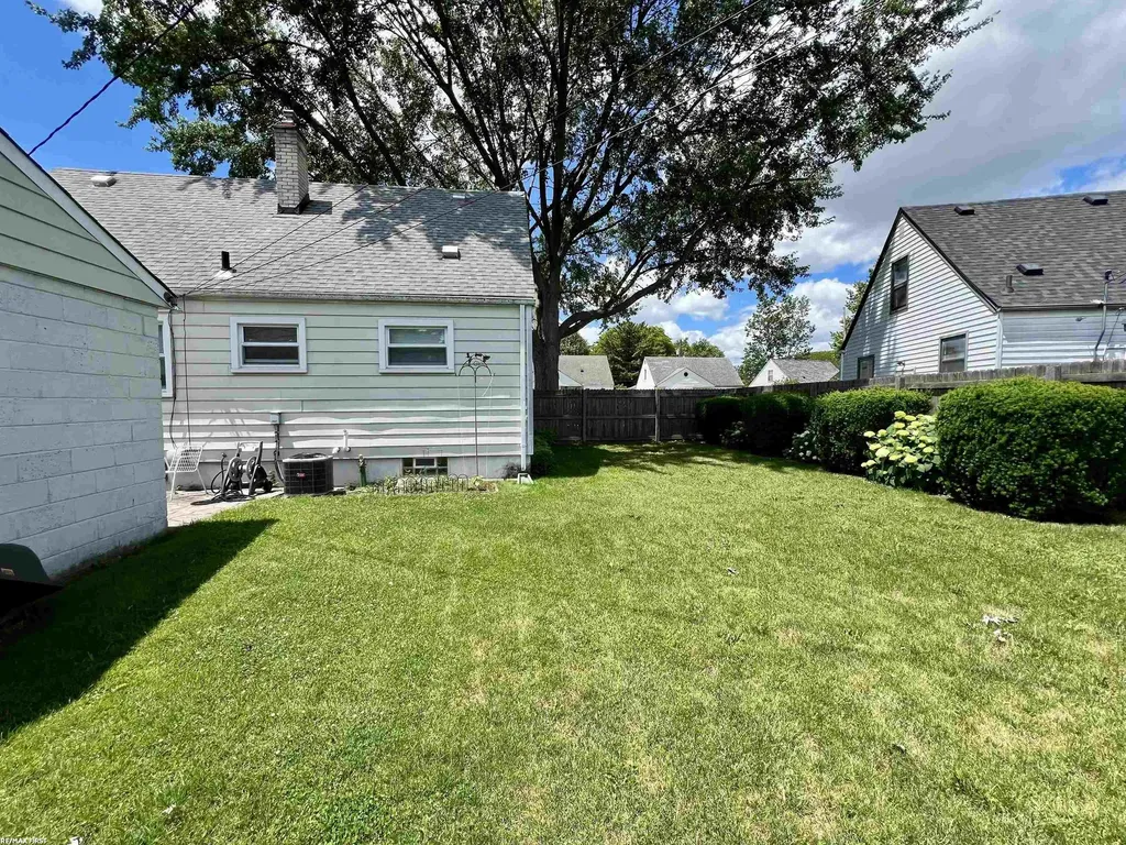 16624 Bettmar Street Roseville City MI 48066