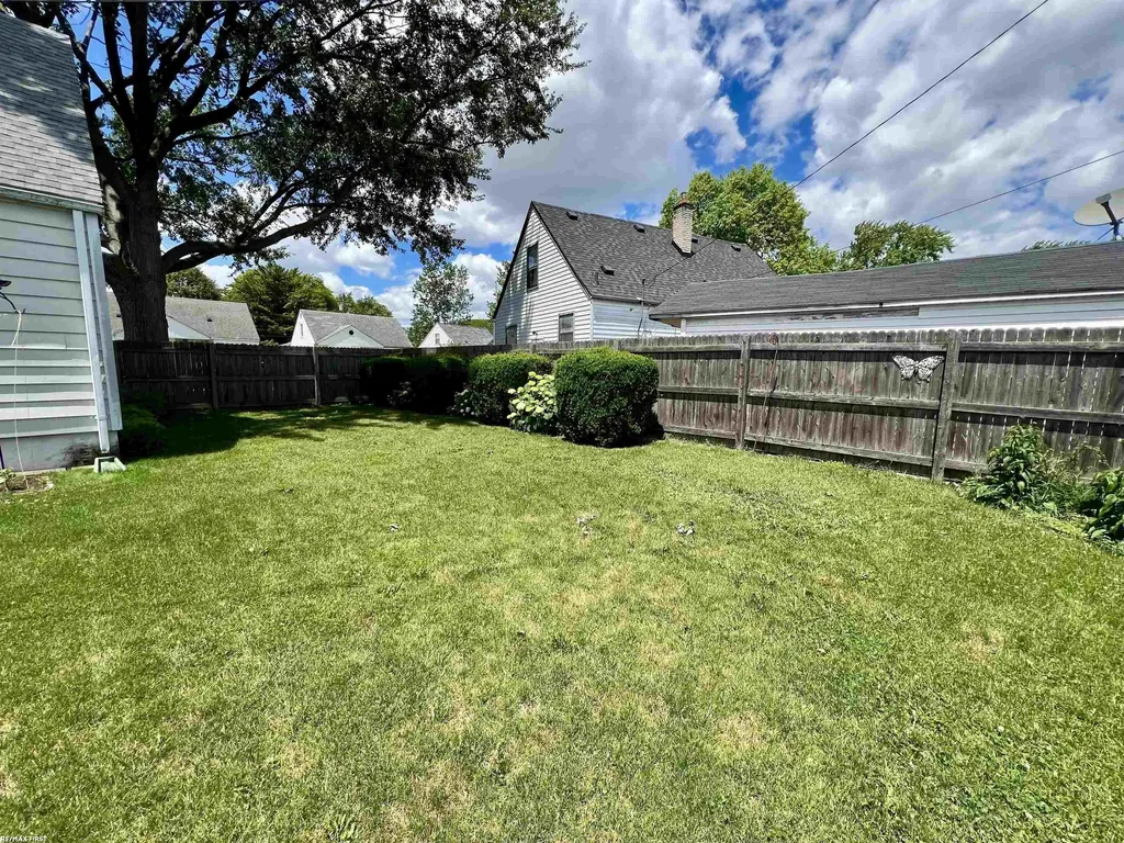 16624 Bettmar Street Roseville City MI 48066