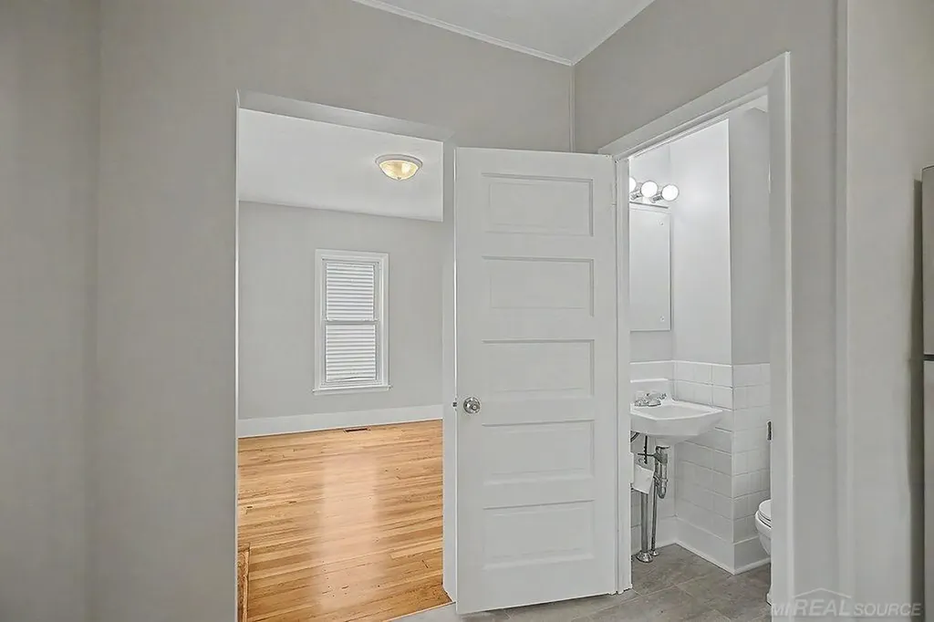 1340 Columbia Avenue Grand Rapids City MI 49505