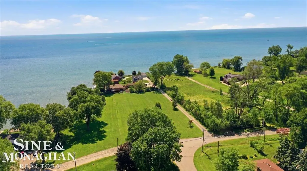 35190 Jeffers Court Harrison Charter Township MI 48045