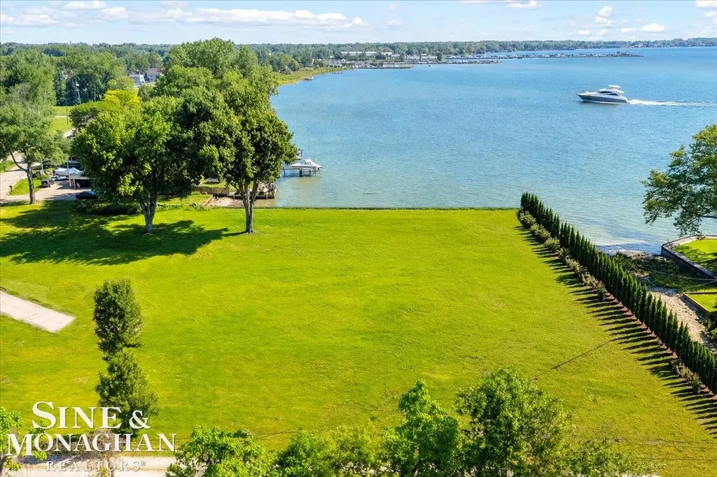 35190 Jeffers Court Harrison Charter Township MI 48045