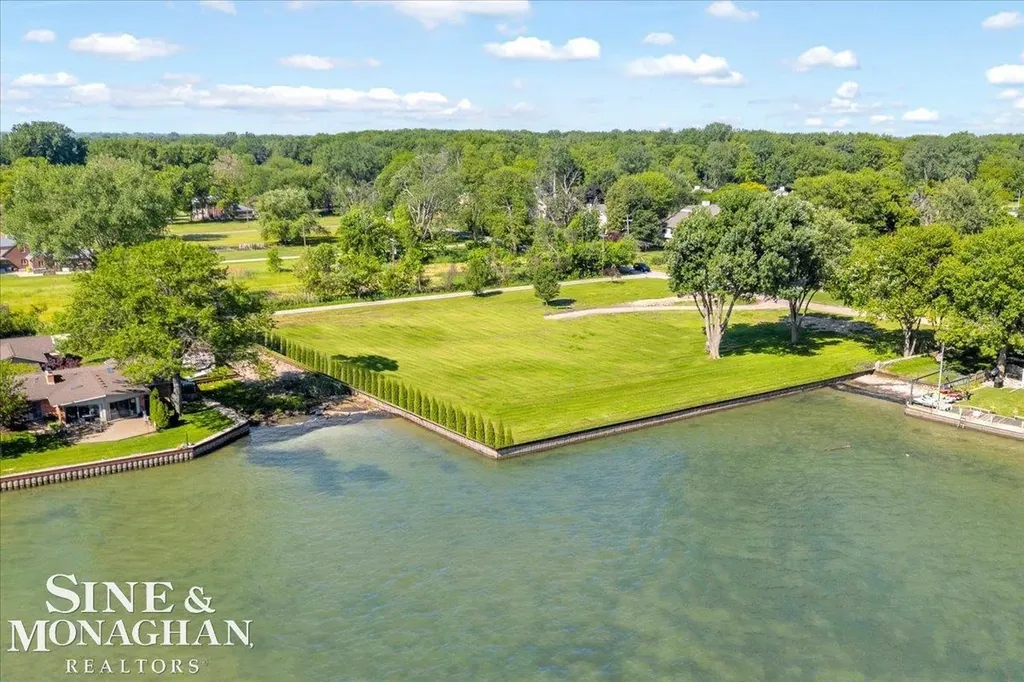 35190 Jeffers Court Harrison Charter Township MI 48045