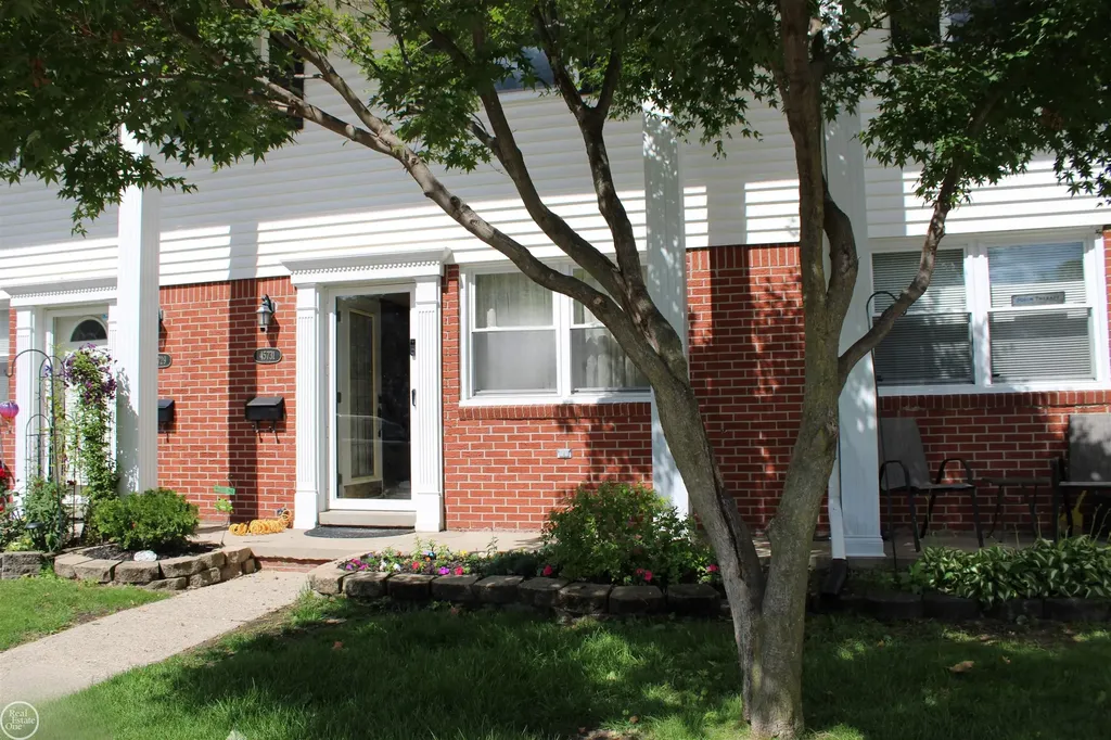 45731 Kensington Street Utica City MI 48317