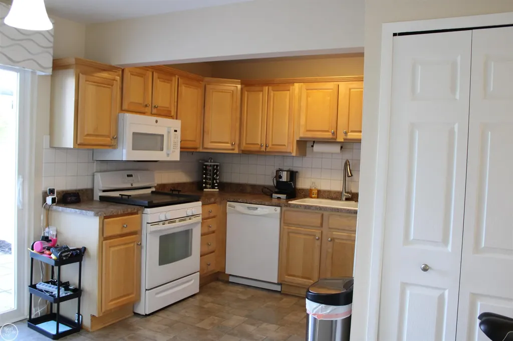 45731 Kensington Street Utica City MI 48317