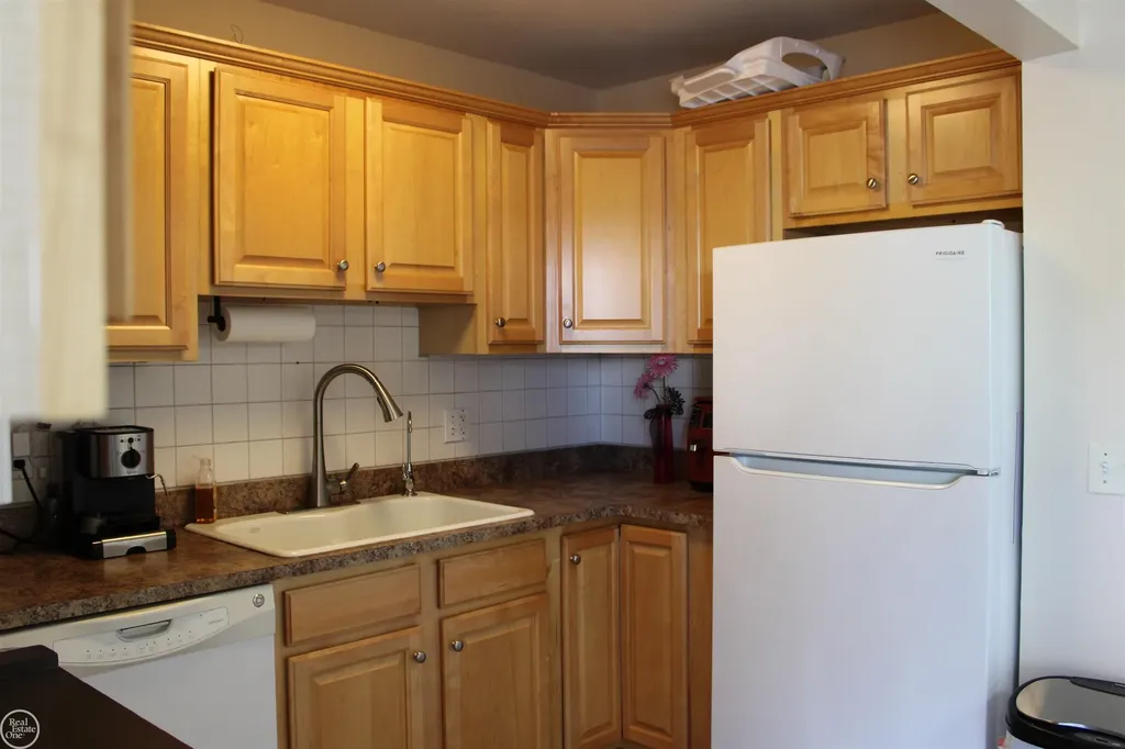 45731 Kensington Street Utica City MI 48317