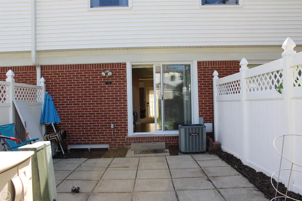45731 Kensington Street Utica City MI 48317