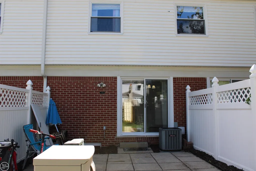45731 Kensington Street Utica City MI 48317